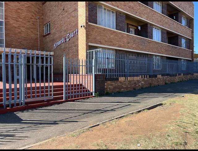 1 BEDROOM APARTMENT FOR SALE IN KENILWORTH